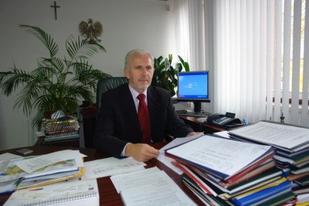 Jerzy Mikulski w swoim gabinecie