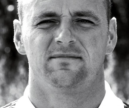 Podopieczni Michała Miroty (trener Dolcanu II) rozegrali już 20 spotkań. Efekt ich dotychczasowych zmagań to trzecie miejsce w tabeli. Ostatnie spotkanie z Wichrem Kobyłka zakończyło się bezbramkowym remisem zaś z  Mazurem II Karczew przegraną 1:3.