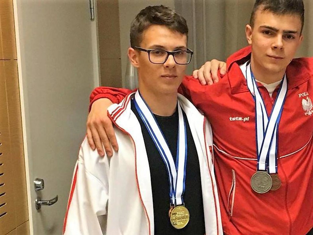 32737797_712693075521612_2367209544888614912_n__aaa