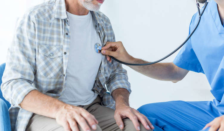 Zachorowałeś gdy twoja umowa o pracę wygasła? Dowiedz się co ci przysługuje.