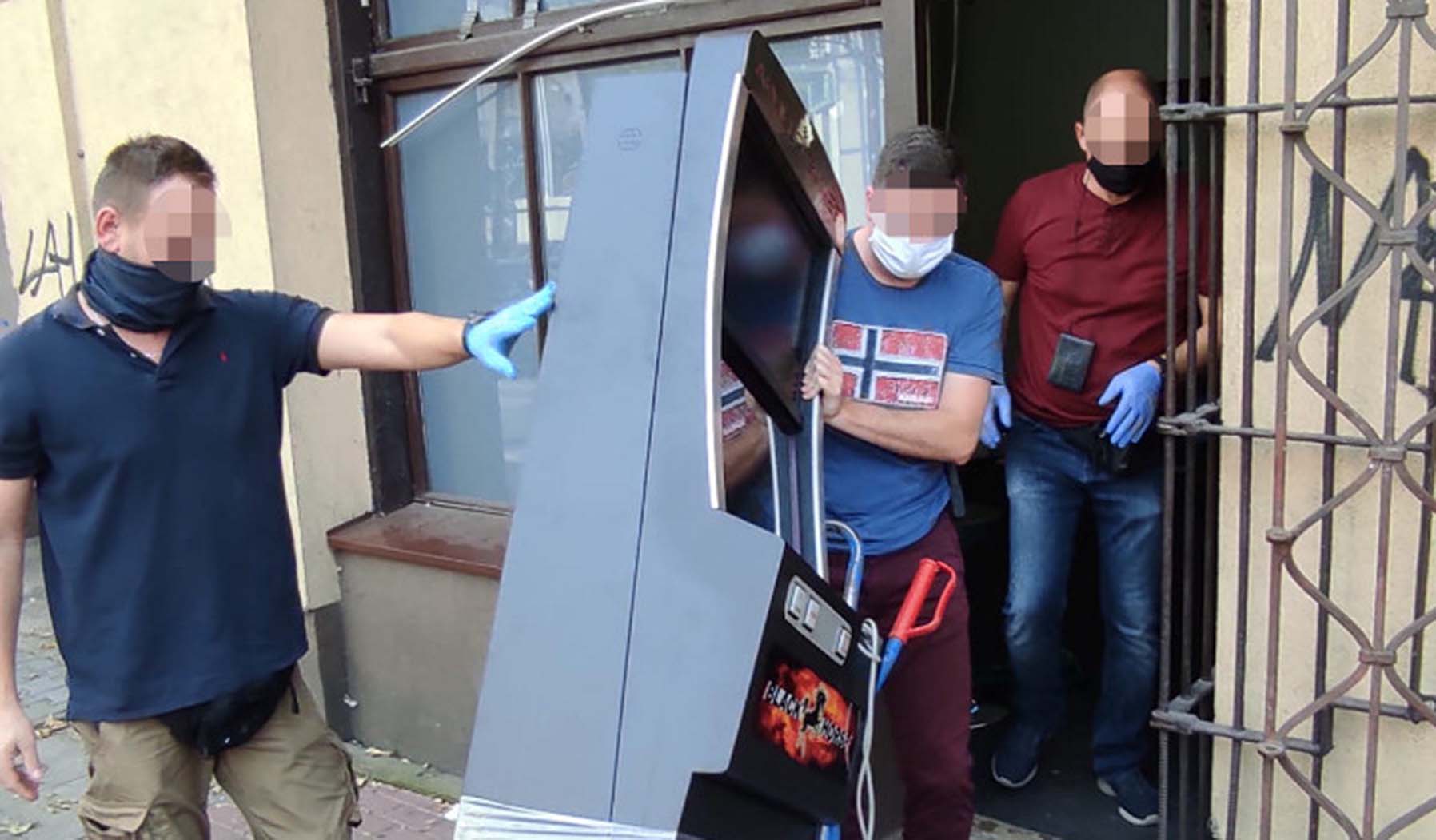 W tym lokalu były nie tylko nielegalne automaty do gier, były również narkotyki