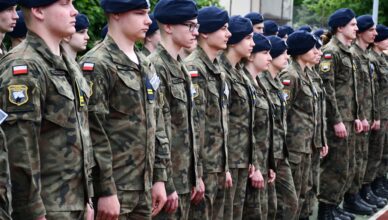 DZIEŃ PATRONA 2021 ? 111 Eskadry Myśliwskiej w I LO PUL w Wołominie