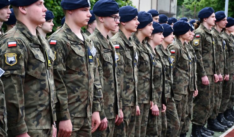 DZIEŃ PATRONA 2021 ? 111 Eskadry Myśliwskiej w I LO PUL w Wołominie