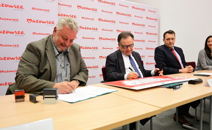 Remonty budynków OSP w Tłuszczu i OSP w Chrzęsnem