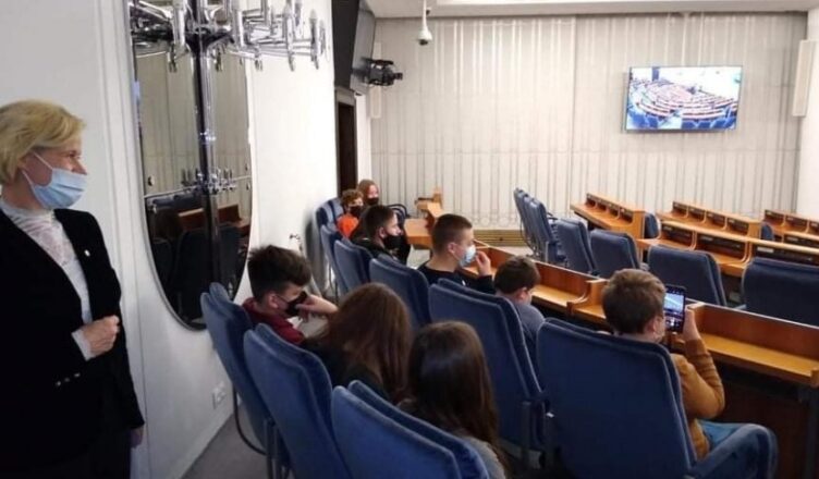 Młodzież z Zespołu Szkół im. Zofii Solarzowej w Miąsem