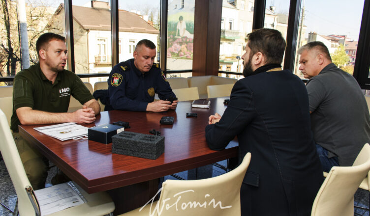 Wołomińscy strażnicy miejscy wyposażeni w kamery nasobne