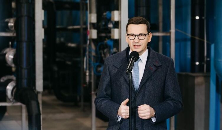 Prezes Rady Ministrów Mateusz Morawiecki z wizytą w stacji uzdatniania wody w Ząbkach