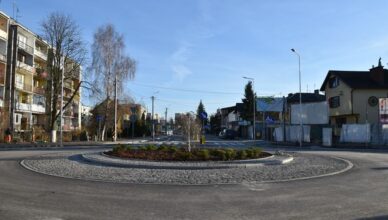 Rondo przy al. Armii Krajowej i ul. Sasina w Wołominie częściowo otwarte