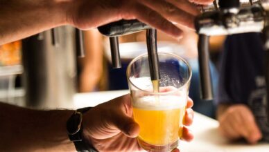 Większość Polaków uważa zapowiadaną podwyżkę akcyzy na piwo za zbyt wysoką