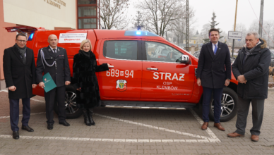 Przekazanie lekkiego specjalnego samochodu technicznego dla OSP w Klembowie