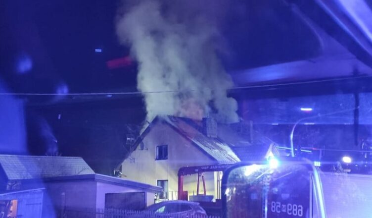 Pożar domu w Jarzębiej Łące - wsparcie dla pogorzelców