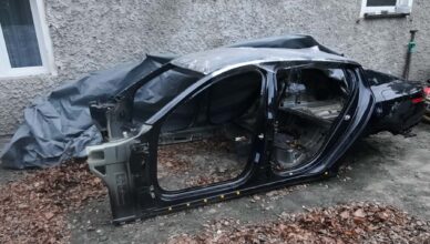 Paserzy Toyoty CHR w rękach policjantów