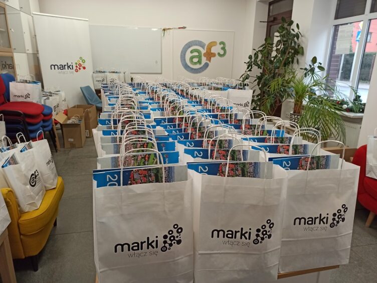 Upominki dla członków mareckich organizacji senioralnych
