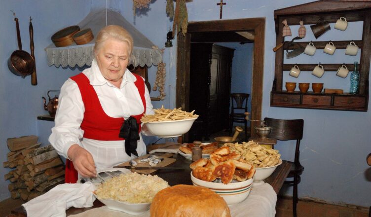 12 potraw na wigilijnym stole to jedna z mazowieckich tradycji świątecznych