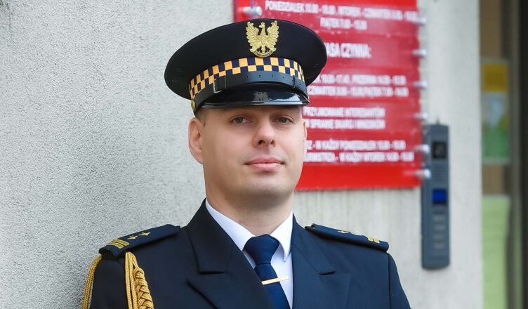 komendanta Straży Miejskiej w Ząbkach pełni Artur Lewandowski