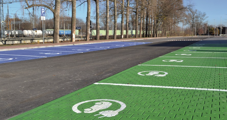 Parking ?Parkuj i Jedź? jest już do dyspozycji mieszkańców Tłuszcza