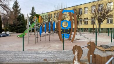 Nowy plac zabaw w Zielonce nabiera kształtów