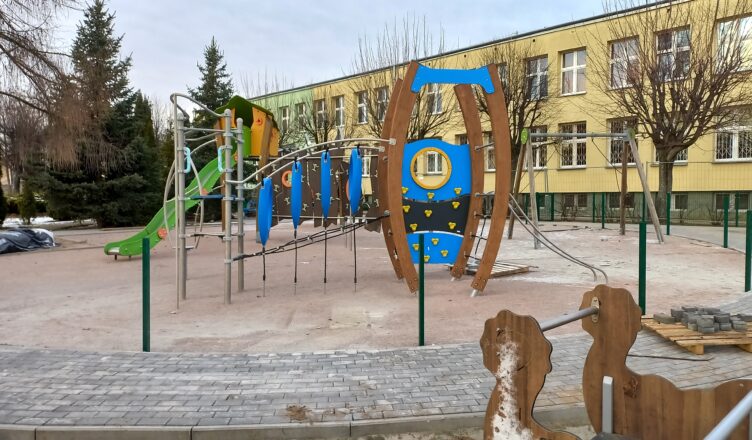 Nowy plac zabaw w Zielonce nabiera kształtów