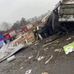 Samochód ciężarowy zderzył się z pociągiem