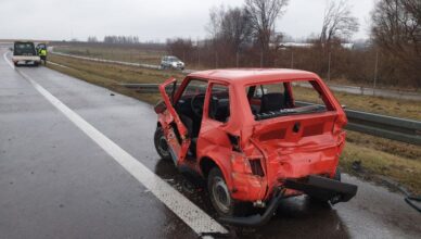 Zderzeni lawety z "maluchem"