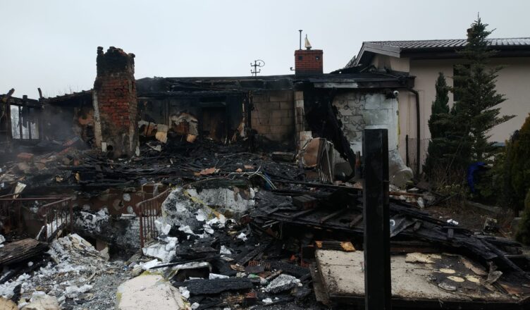 Kobieta zginęła w pożarze domu