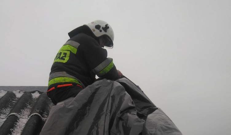 Ponad 90 interwencji strażaków z powodu załamania pogody