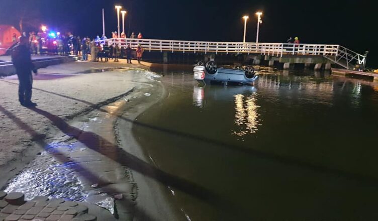 Samochód w rzecze, w środku ciało mężczyzny