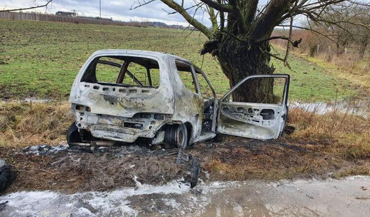 Zginął w płonącym samochodzie