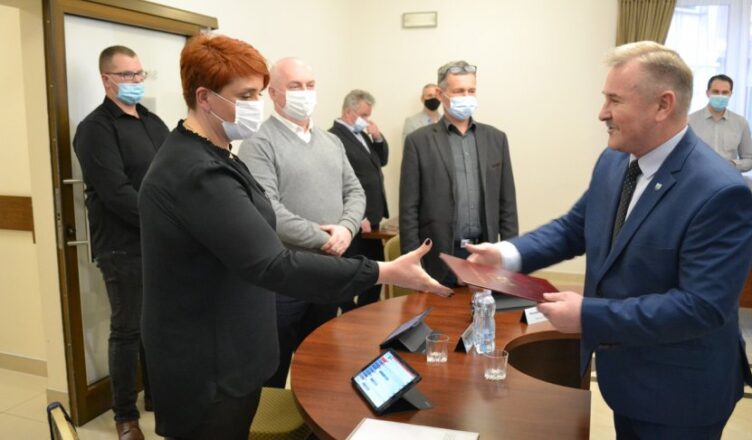 Zaprzysiężenie nowej Radnej Rady Miejskiej w Tłuszczu