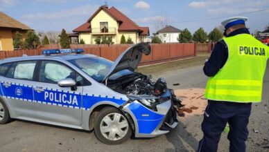 Zderzył się z radiowozem, miał 2 promile alkoholu we krwi