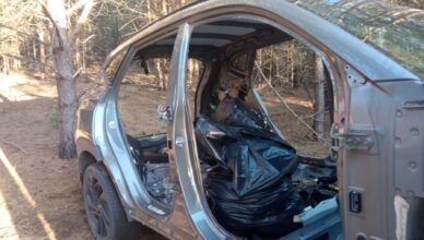 Dwóch zatrzymanych podczas demontażu samochodu