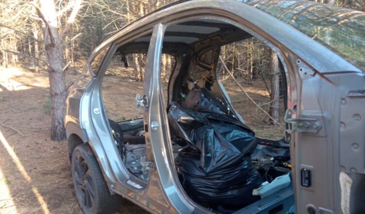 Dwóch zatrzymanych podczas demontażu samochodu