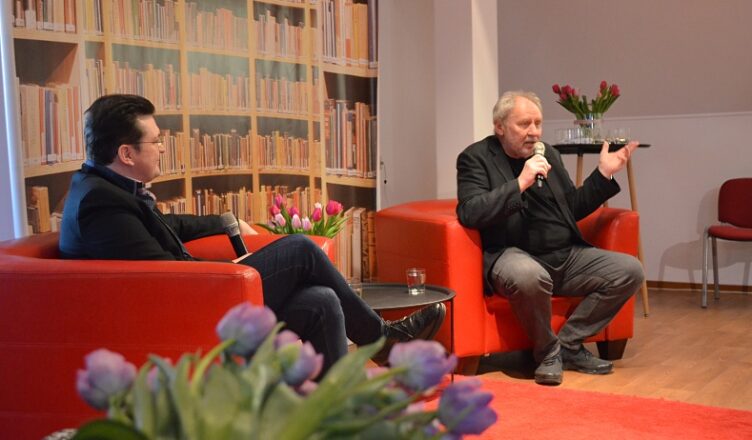 Kobiecy wieczór w wołomińskiej bibliotece