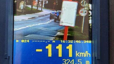 Nieprzepisową jazdę 22-latek zakończył mandatem w kwocie 3500 zł i 15 punktami karnymi