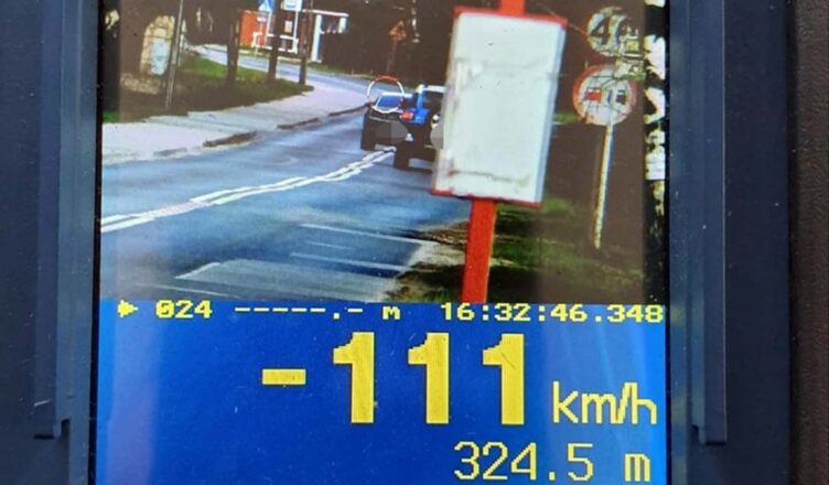 Nieprzepisową jazdę 22-latek zakończył mandatem w kwocie 3500 zł i 15 punktami karnymi