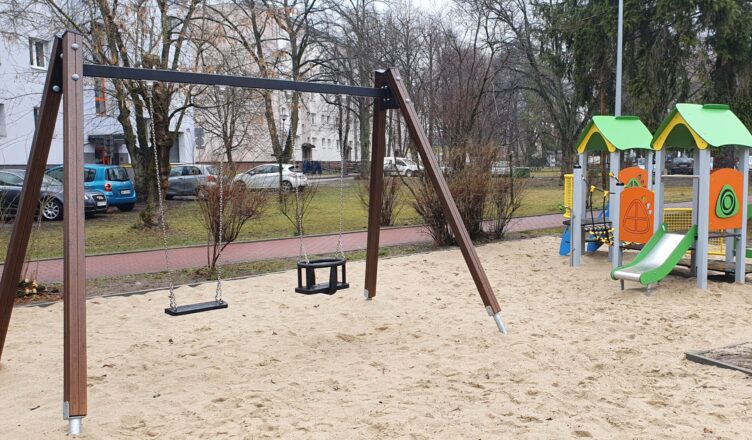plac zabaw na Poligonie oddany do użytkowania