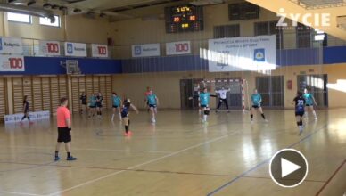 Fragmenty meczu piłki ręcznej pomiędzy KPR Marcovia ROKiS Radzymin a MKS AZS UMCS Lublin