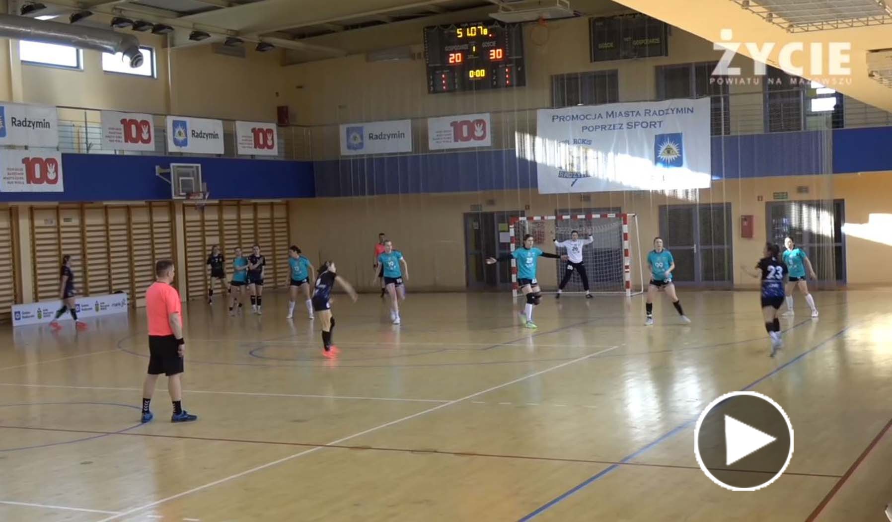 Fragmenty meczu piłki ręcznej pomiędzy KPR Marcovia ROKiS Radzymin a MKS AZS UMCS Lublin