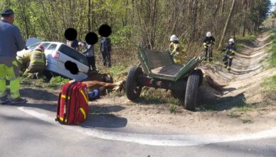 Zderzenie samochodu osobowego z wozem konnym