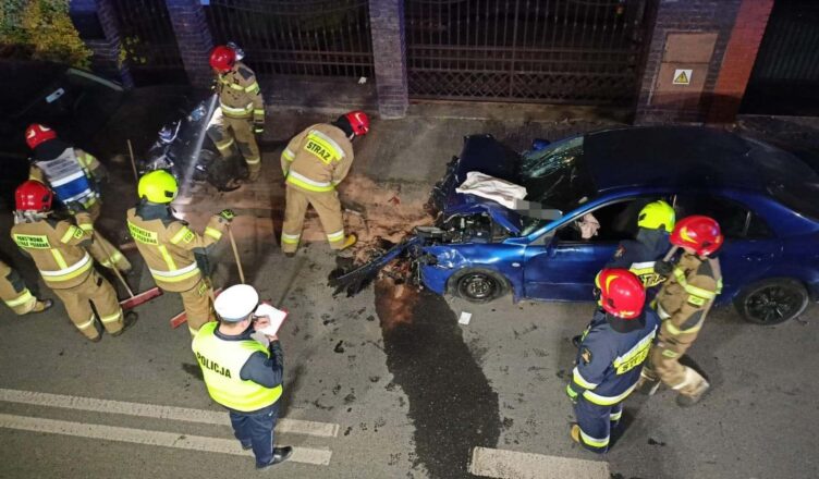 Pijany kierowca przeleciał przez rondo i staranował trzy samochody