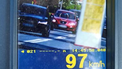 2000 złotych mandatu, utrata uprawnień oraz 22 punkty karne