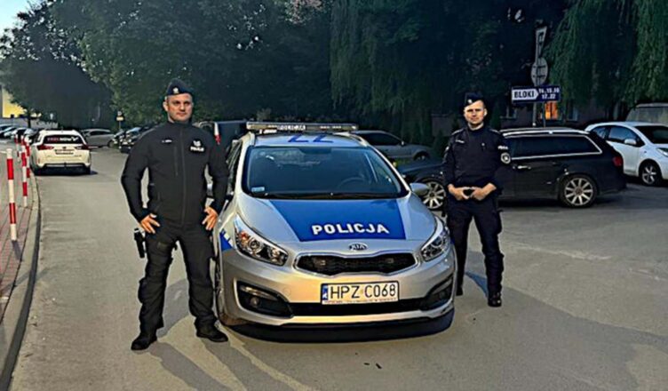 Wyważyli kraty by uratować życie seniorce