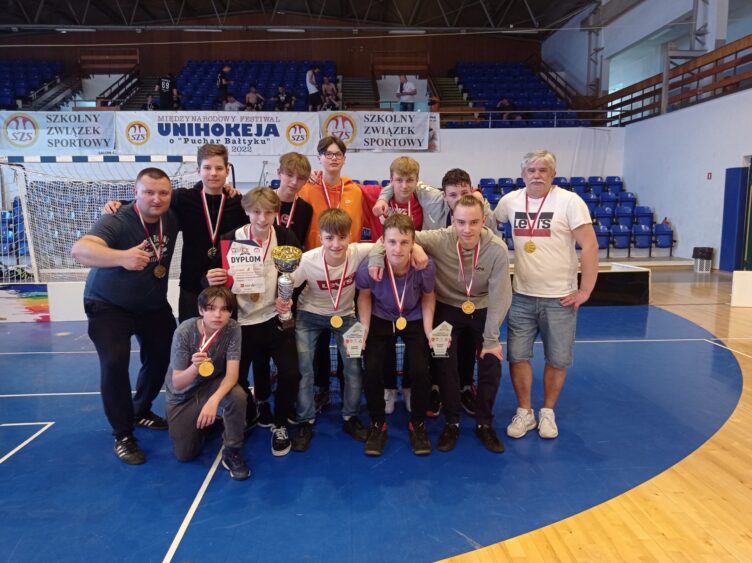 Najlepsza w kraju drużyna szkolna unihokeja