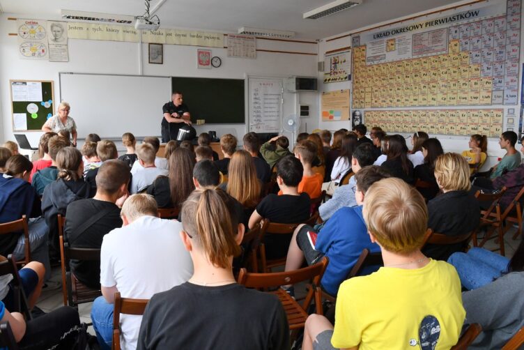 Więzienie - stracony czas? W SP nr 4 w Ząbkach odbyła się lekcja prewencyjna