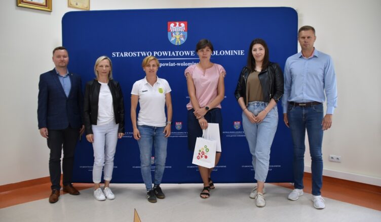 Sportowe Marki na tle powiatu