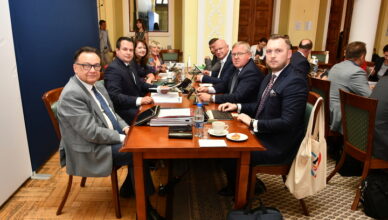 Zarząd województwa mazowieckiego z absolutorium i wotum zaufania