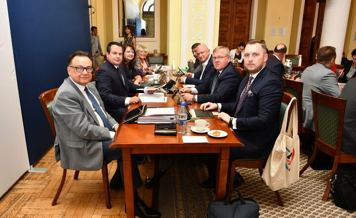 Zarząd województwa mazowieckiego z absolutorium i wotum zaufania