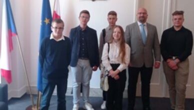 Przedstawiciele Młodzieżowej Rady Miasta Wołomin w Ambasadzie Republiki Czeskiej