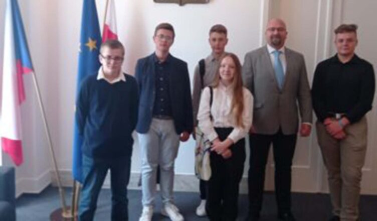 Przedstawiciele Młodzieżowej Rady Miasta Wołomin w Ambasadzie Republiki Czeskiej