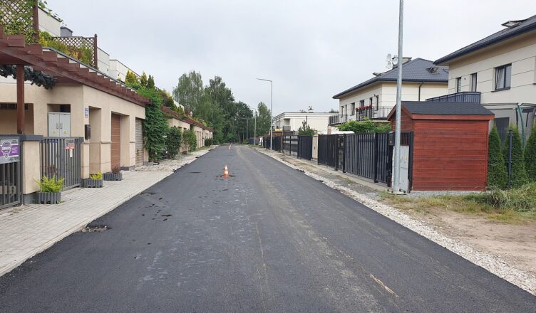 Rozpoczęło się asfaltowanie ulicy Hallera w Markach
